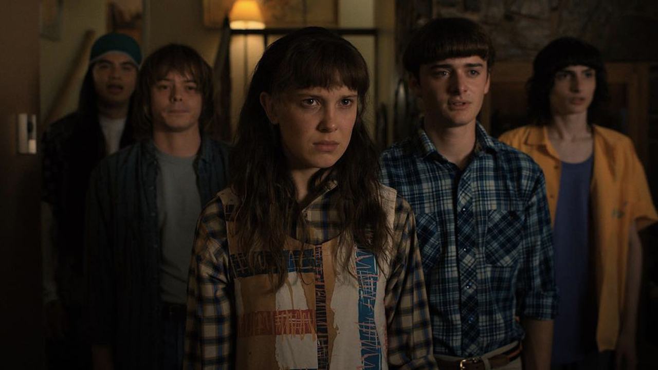 "Stranger Things" da Netflix. Clique na imagem e confira criações da Balmain! (Foto: Reprodução/Instagram @strangerthingstv)