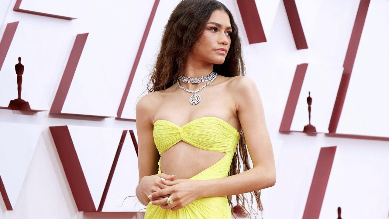 A atriz Zendaya no tapete vermelho do Oscar de 2021. (Foto: Reprodução/Instagram @theacademy)