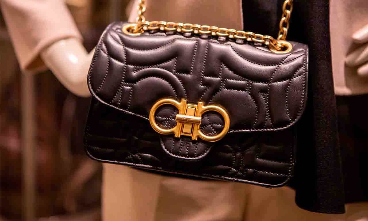 Como escolher a bolsa certa para presente
