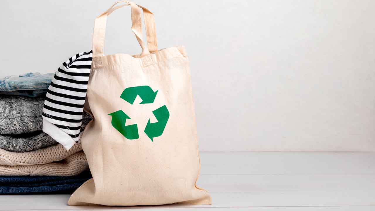 Conheça a moda sustentável da Cós