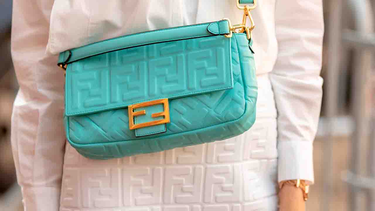 Fendi e Sarah Jessica Parker lançam coleção de Bolsa Baguete