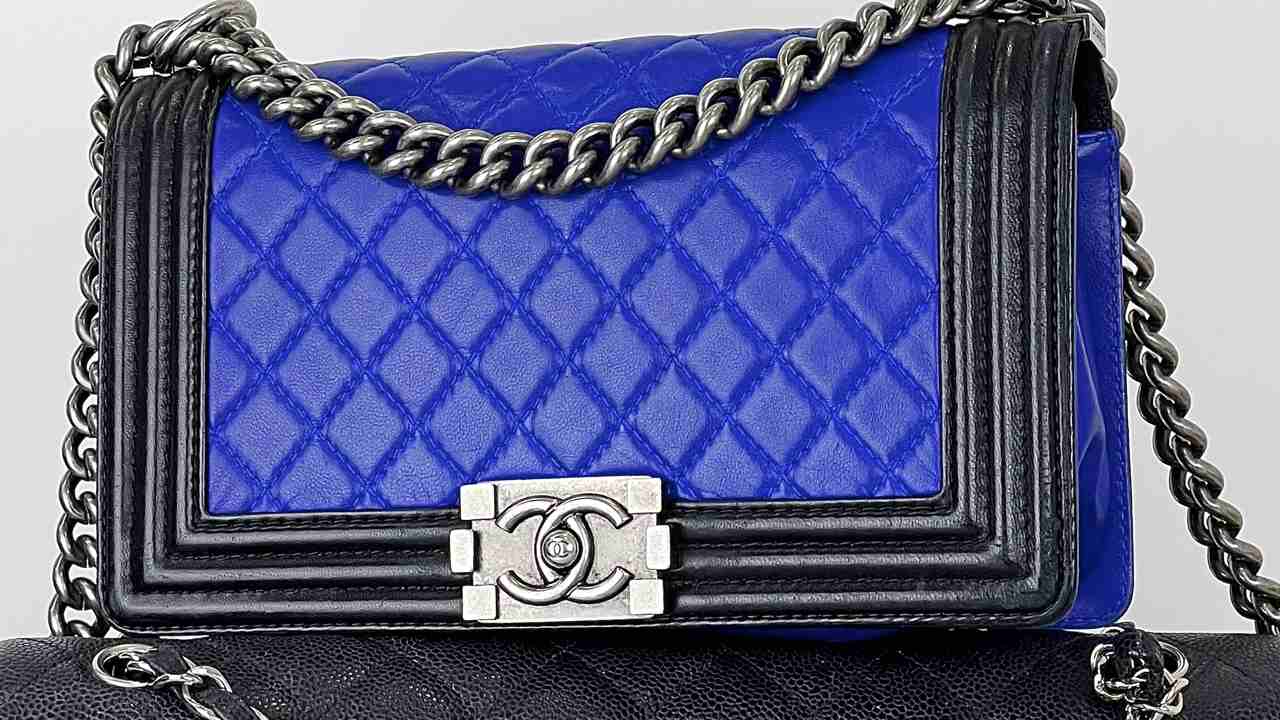 Bolsa Chanel Boy. Clique na imagem e confira modelos das top marcas de bolsas!