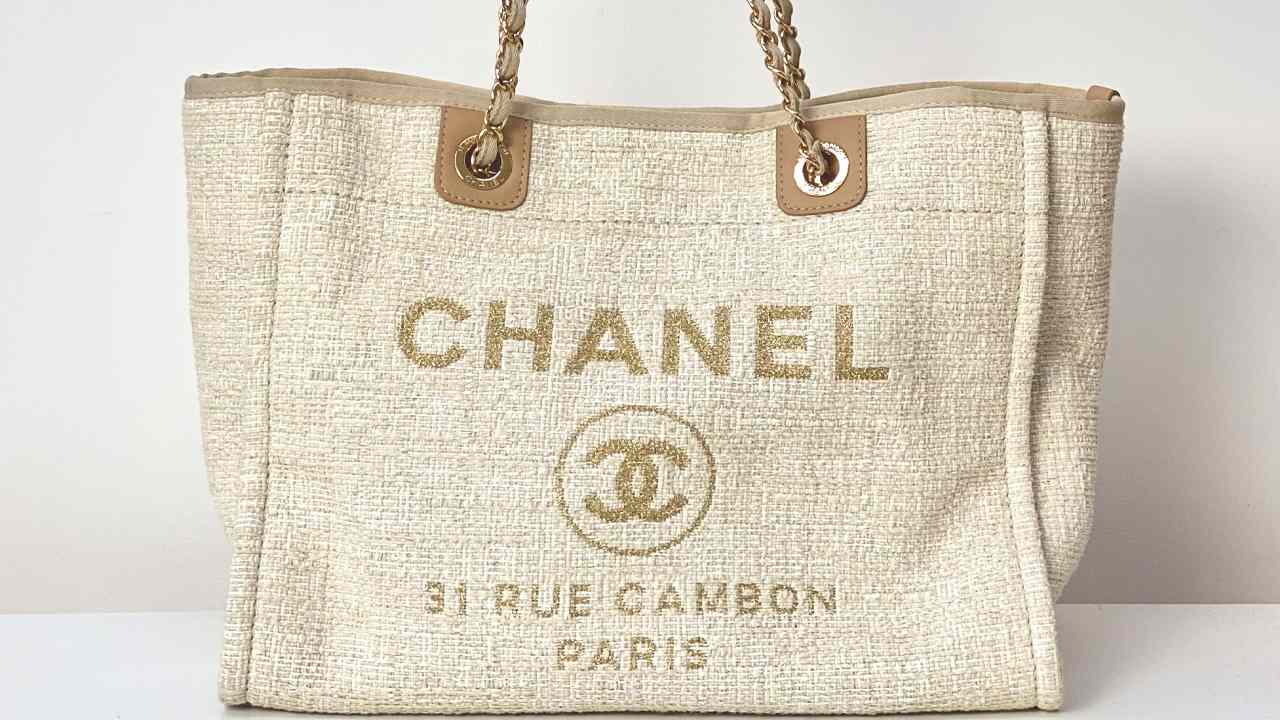 Bolsa Chanel Deauville. Clique na imagem e confira mais modelos da marca!