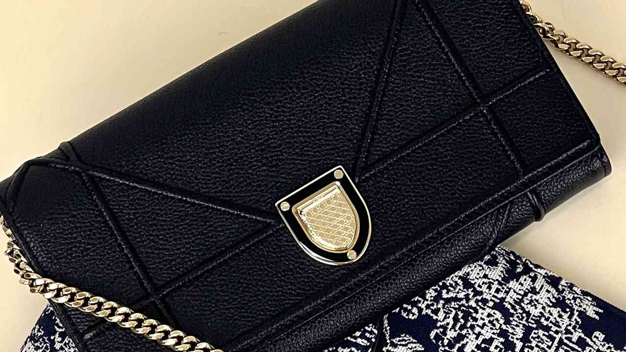 Bolsa Dior Diorama. Clique na imagem e confira modelos das top marcas de bolsas!