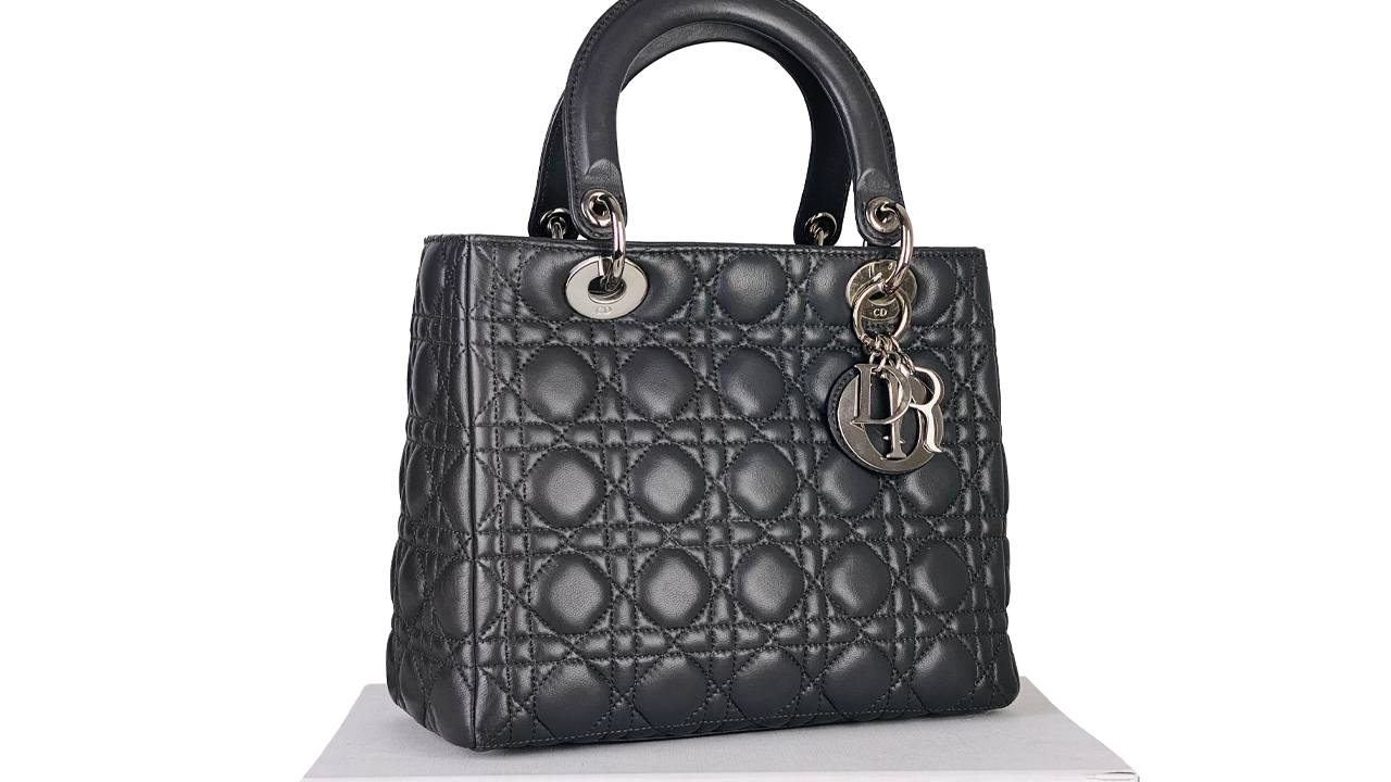 Bolsa Lady Dior. Clique na imagem e confira modelos das top marcas de bolsas!