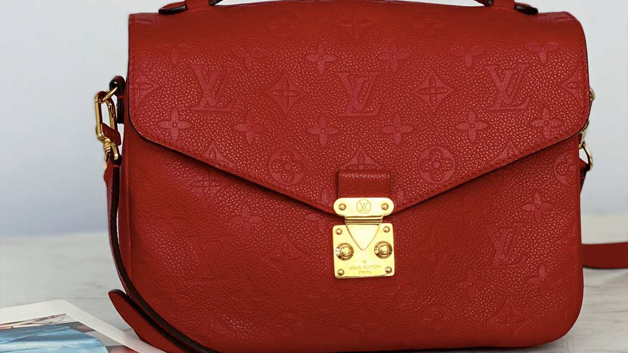 Bolsa Louis Vuitton Pochette Metis. Clique na imagem e confira mais modelos da marca!