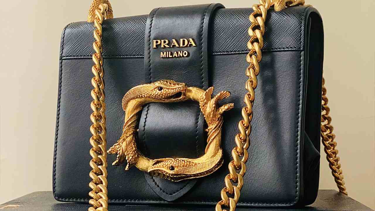 Bolsa Prada. Clique na imagem e confira modelos das top marcas de bolsas!