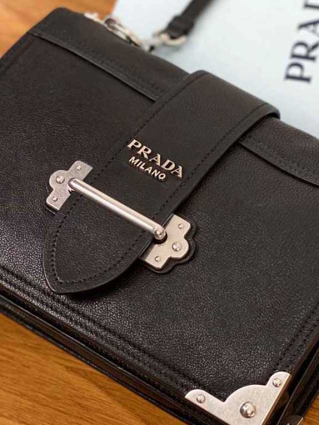 bolsa-prada-cahier-etiqueta-unica-160821