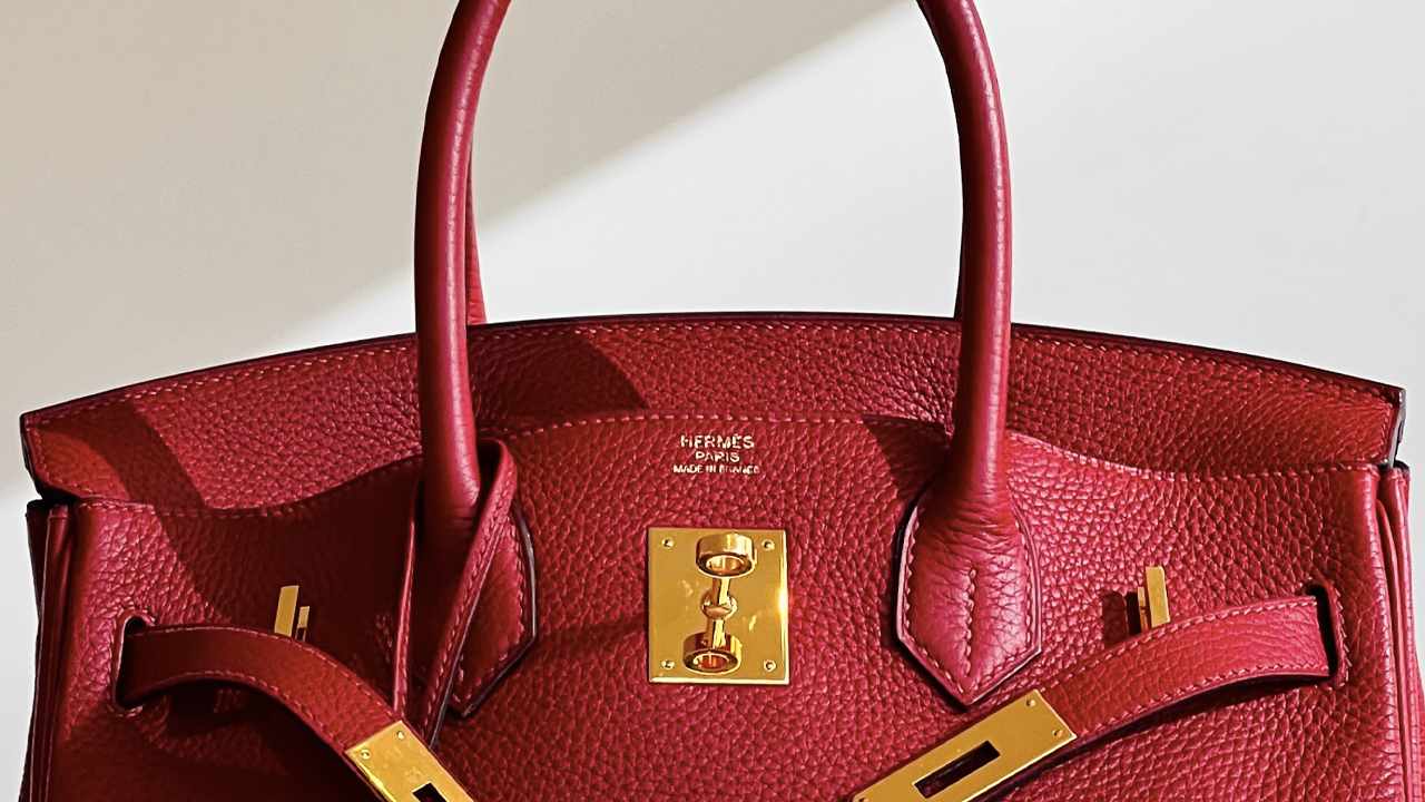 Bolsa Hermès Birkin. Clique na imagem e confira modelos das top marcas de bolsas!