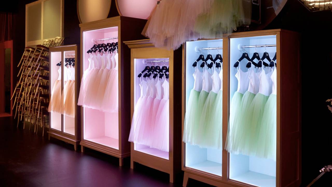 Exposição "Le Grand Número de Chanel". Clique na imagem e confira criações da maison! (Foto: Reprodução/Fashion Network)