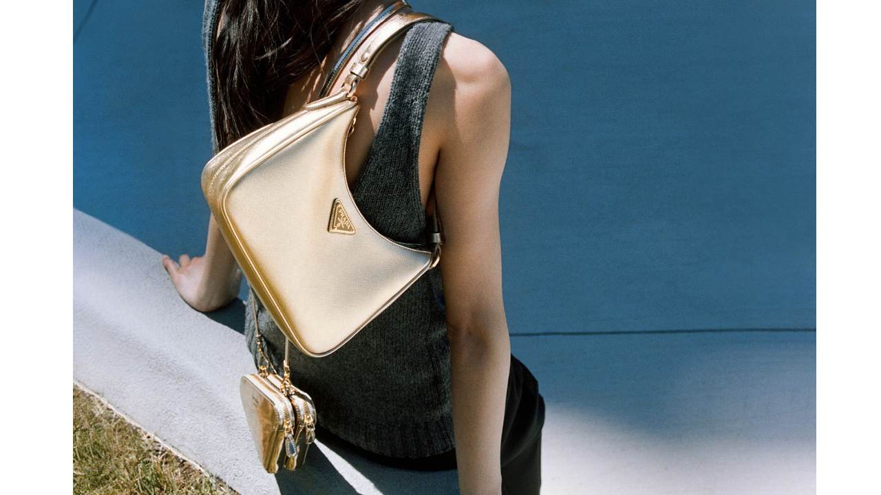Bolsa Prada Re-Edition. Clique na imagem e confira mais modelos de bolsa Prada! (Foto: Reprodução/Instagram @prada)