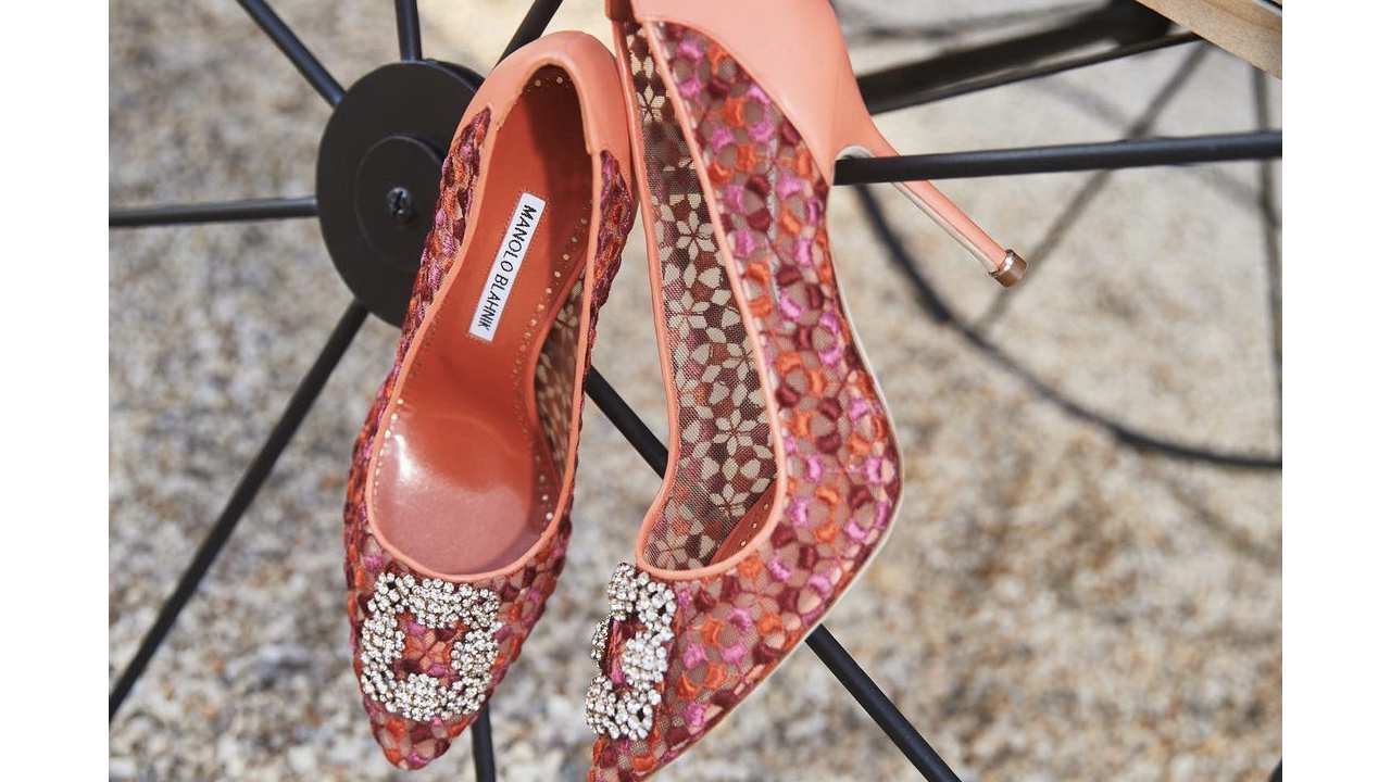 Sapato Manolo Blahnik Hangisi. Clique na imagem e confira mais modelos da marca! (Foto: Reprodução/Instagram @manoloblahnik)