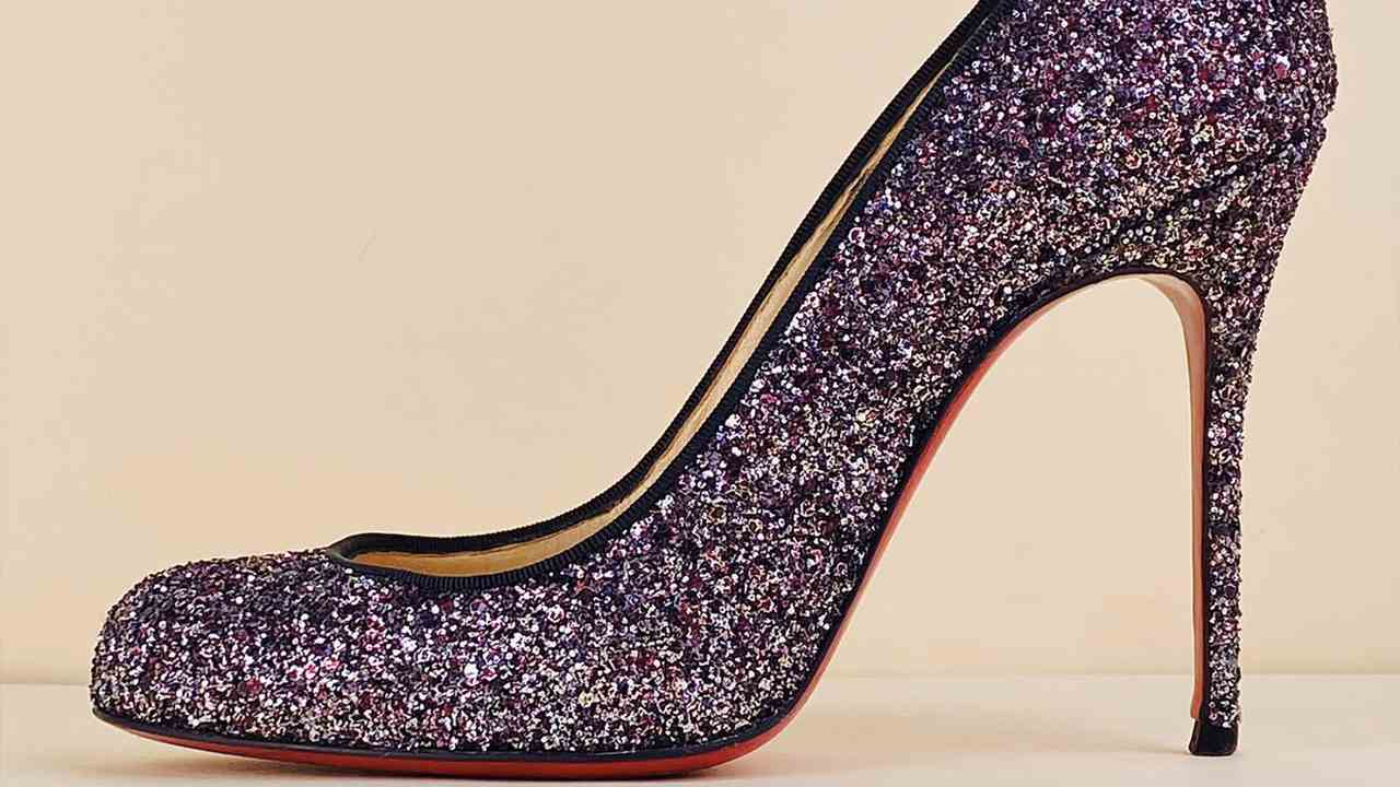 Sapato Christian Louboutin. Clique na imagem e confira mais ideias de presente de natal para emocionar!