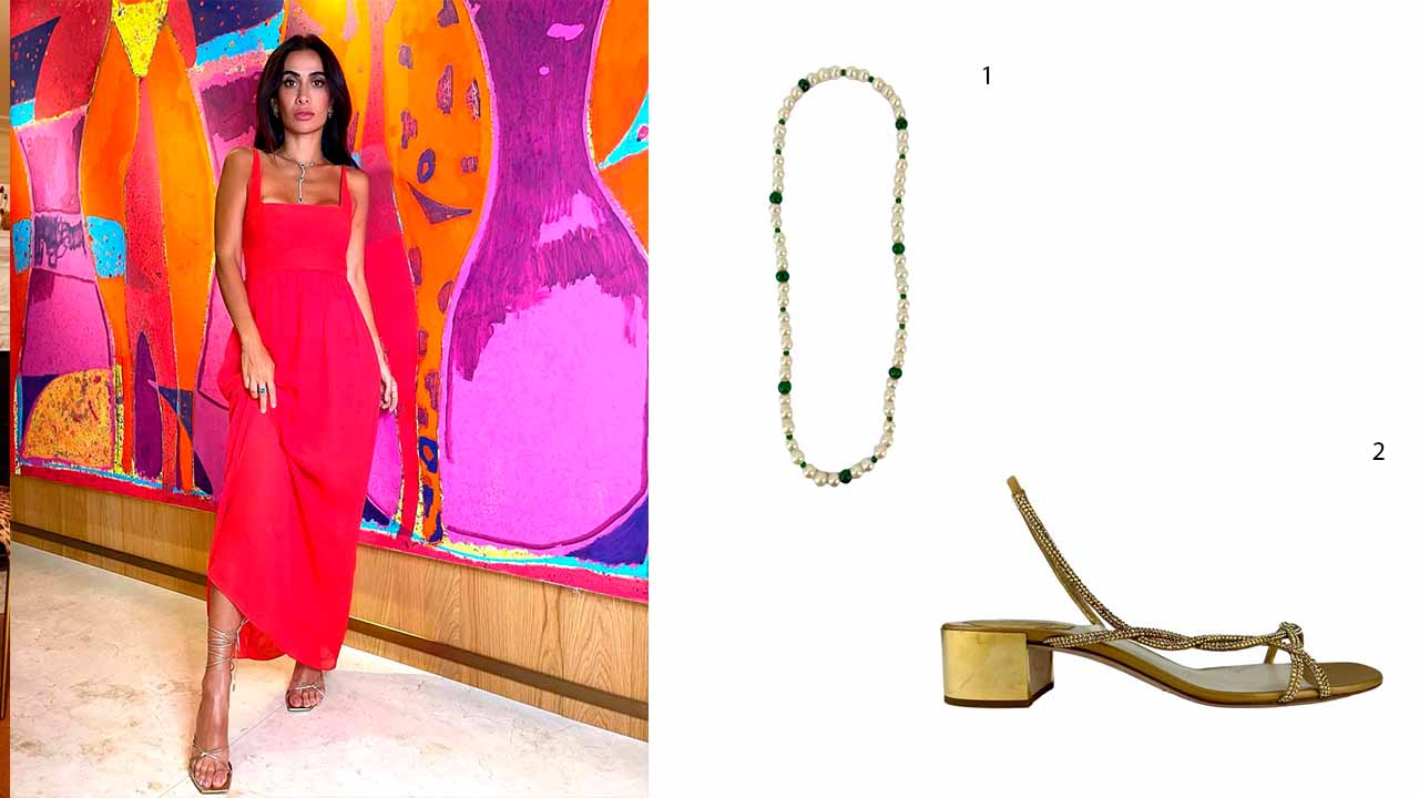 Montagem de fotos com a influenciadora Sílvia Braz usando vestido longo vermelho ao lado de colar de pérola e esmeralda e sandália rasteira dourada.