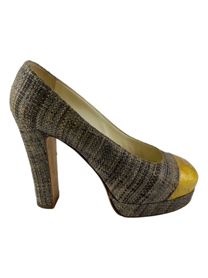 Sapato de luxo chanel feito de ráfia perfeito para o verão