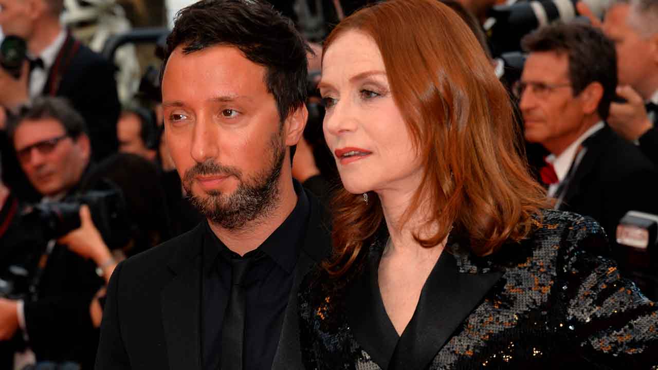 Foto de Anthony Vaccarello atual estilista da Saint Laurent.