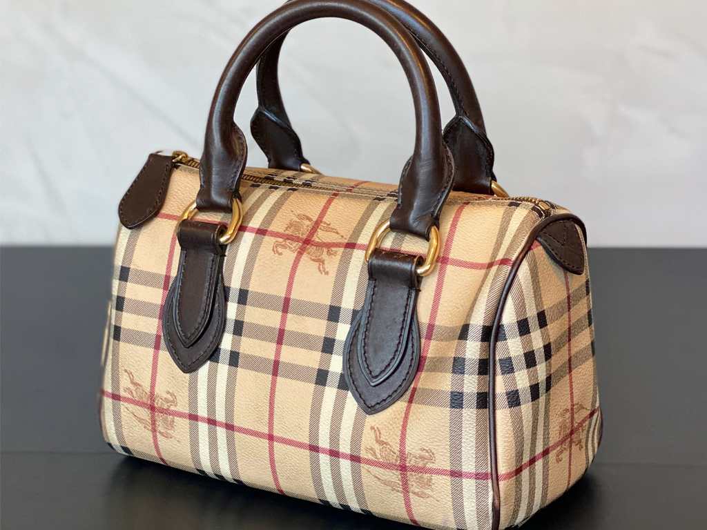 Bolsa Burberry, a marca lançou uma nova campanha para comemorar  o ano do coelho