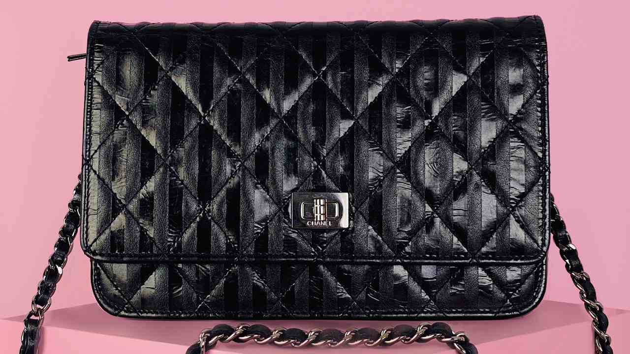 Bolsa Chanel WOC. Clique na imagem e confira mais modelos de bolsa Chanel!