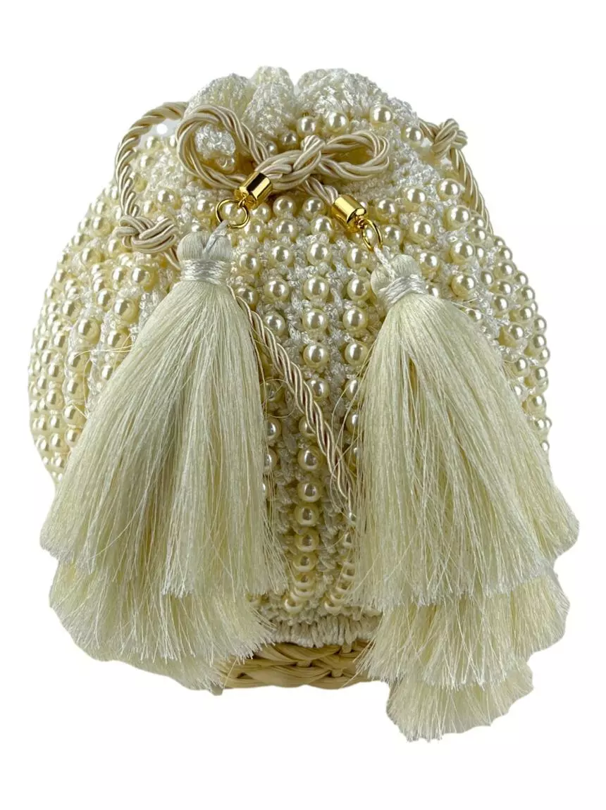 Bolsa bordada com pérolas