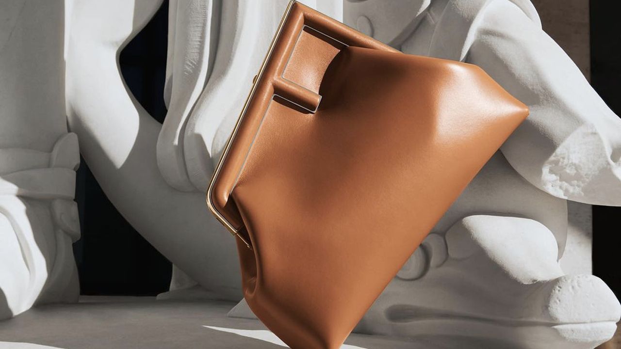 Bolsa Fendi First. Clique na imagem e confira mais modelos da marca! (Foto: Reprodução/Instagram @fendi)