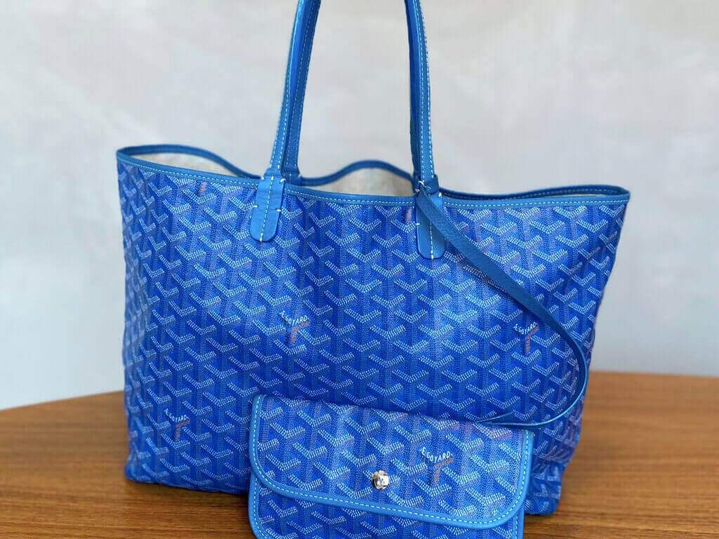 Bolsa Goyard St. Louis perfeita para produções na cidade e na praia.