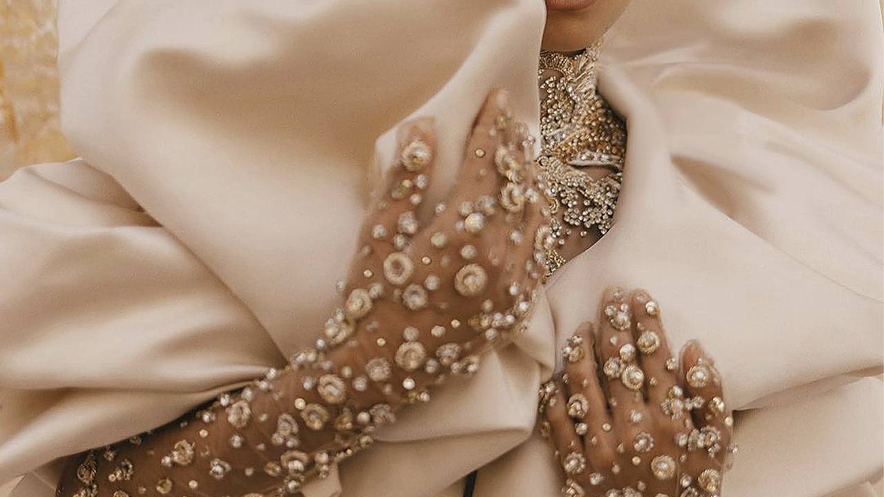 Um vestido de alta-costura pode chegar a custar Є1.000.000. (Foto: Reprodução/Instagram @eliesaabworld)