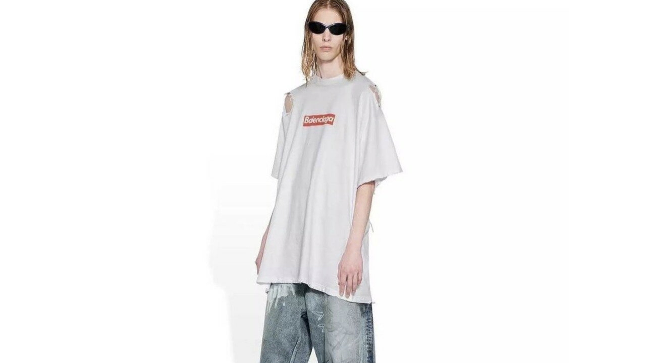 Parceria Supreme x Balenciaga. Clique na imagem e confira mais criações da Balenciaga! (Fotos: Reprodução/Fashion Network)