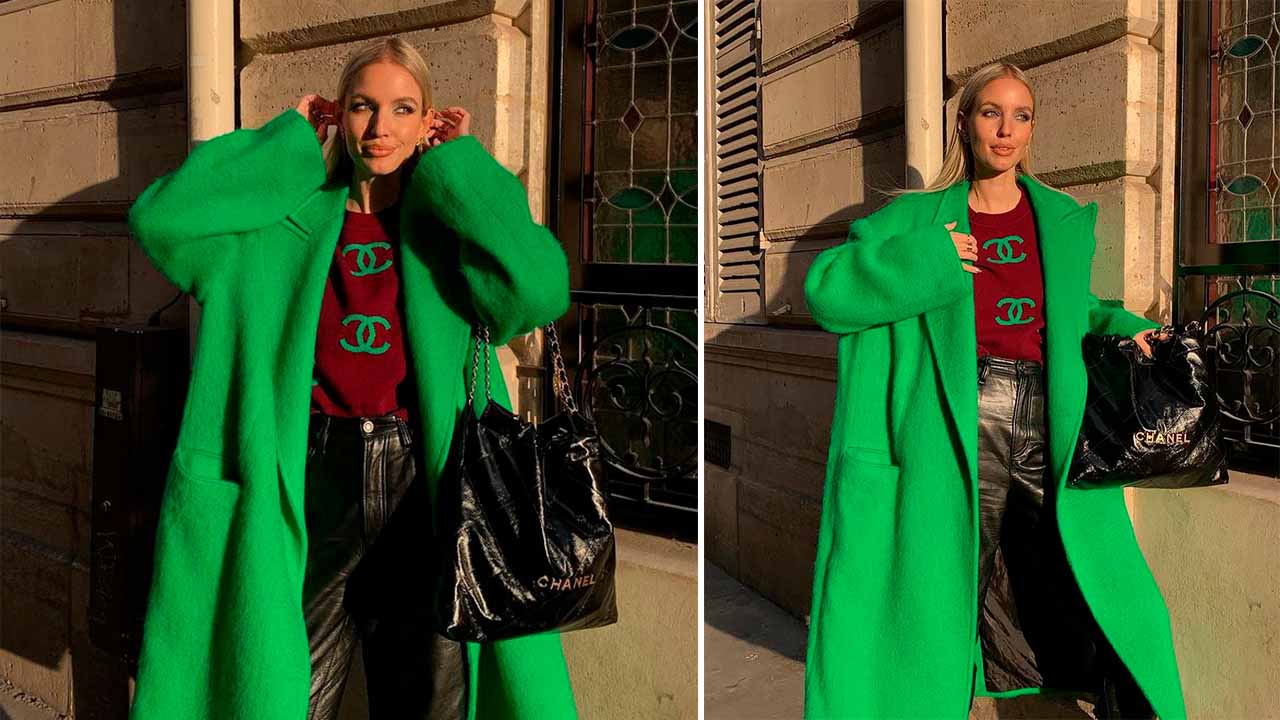 Montagem com duas fotos de mulher usando Bolsa Chanel 22 preta.