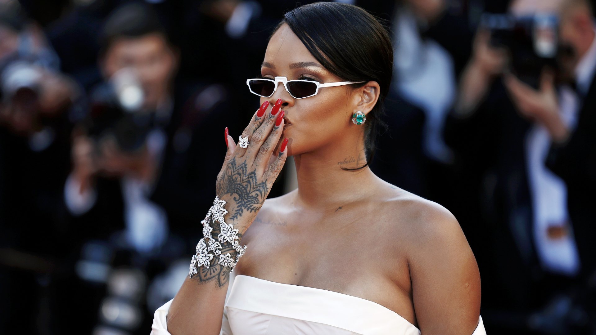 Tudo sobre o outfit da Rihanna no Super Bowl