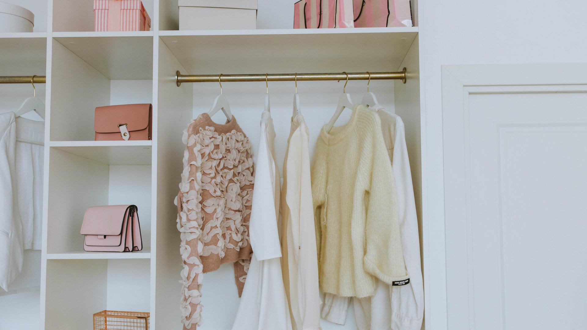 Como manter o seu guarda-roupa organizado