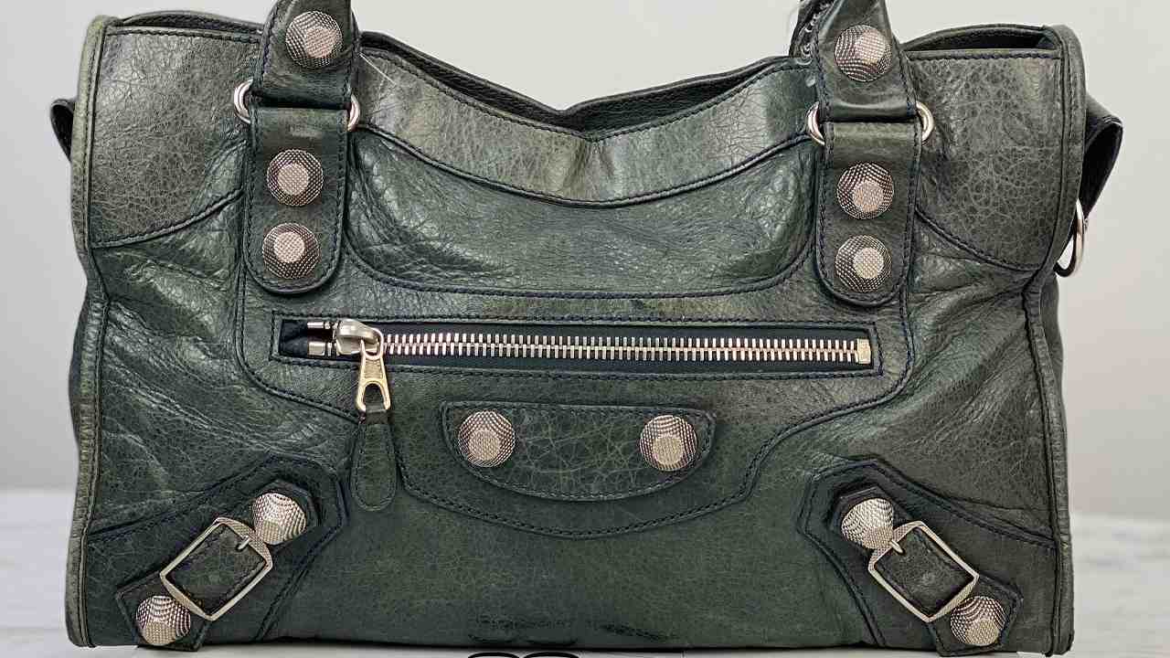 Bolsa Balenciaga Motorcycle. Clique na imagem e confira peças similares!