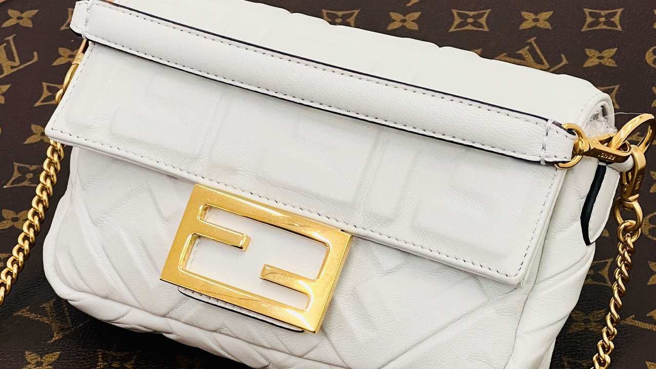 Bolsa Fendi Baguette. Clique na imagem e confira mais modelos da marca!