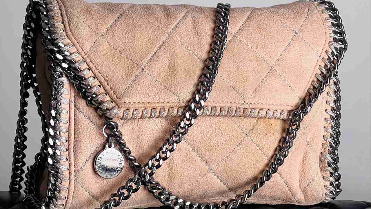 Bolsa Stella McCartney Falabella. Clique na imagem e confira mais it bags no Etiqueta Única!