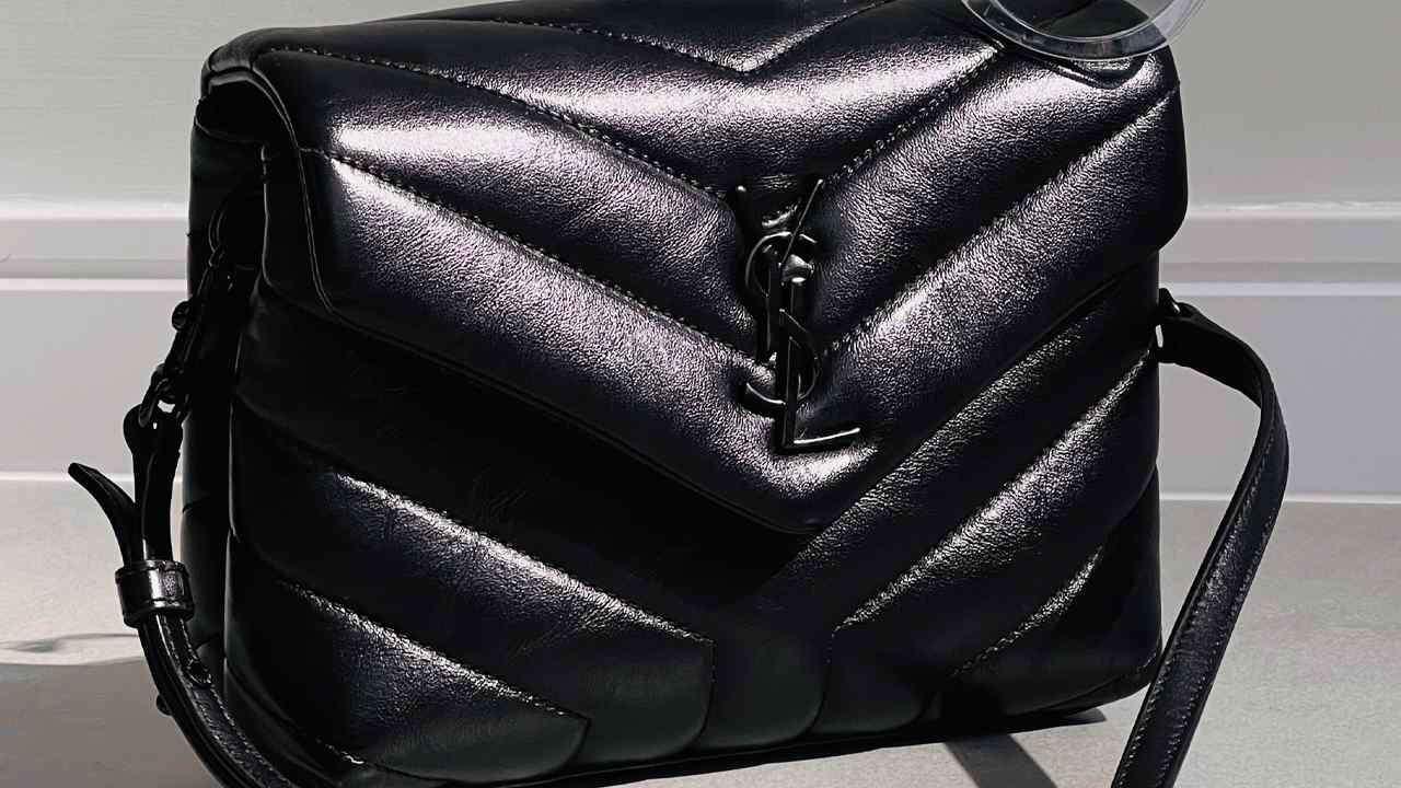 Bolsa Loulou Saint Laurent. Clique na imagem e confira mais modelos de bolsas Saint Laurent!