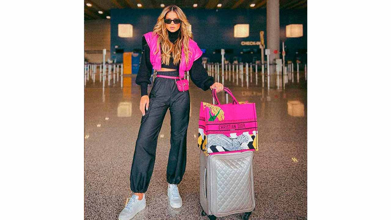 Bolsa Dior Book Tote perfeita para levar sua bagagem de mão e viajar.