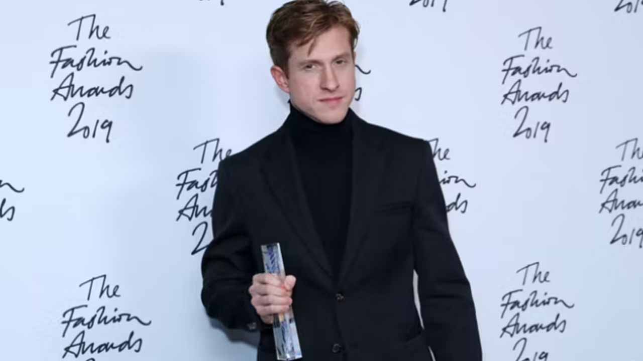 Daniel Lee faz sua estreia na Burberry.