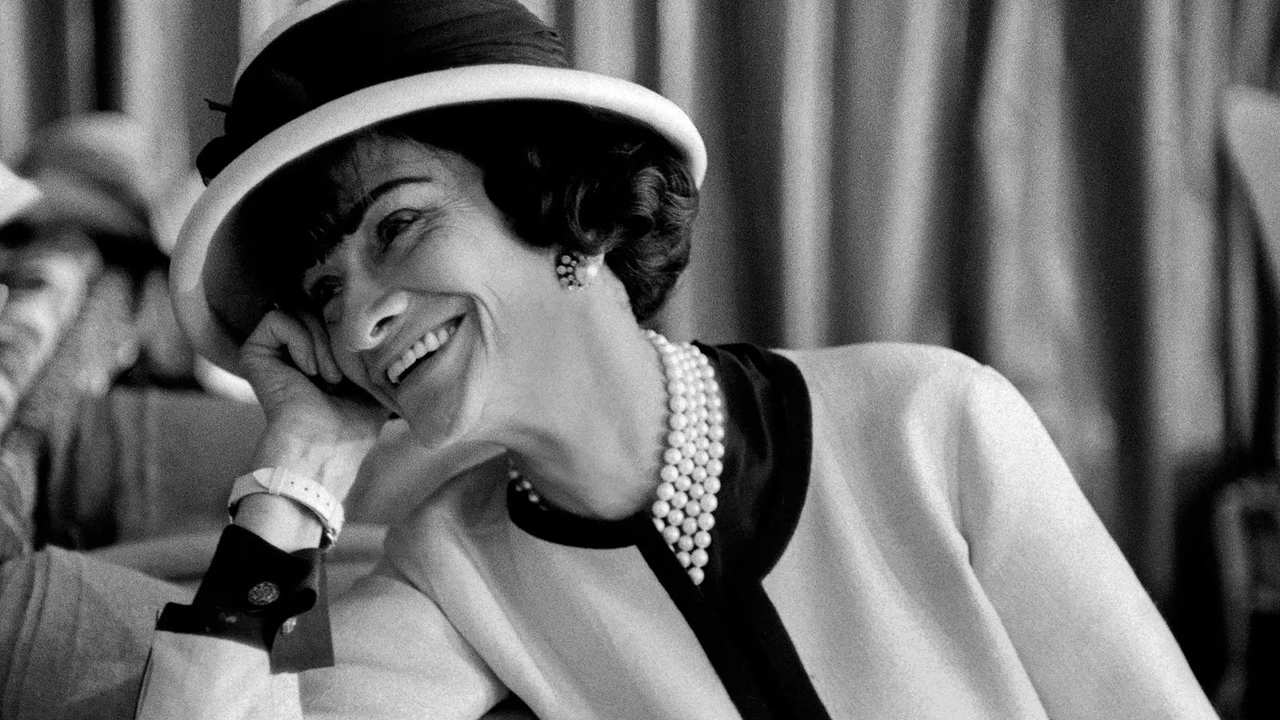 Coco Chanel. (Foto: Reprodução/Vogue Brasil)
