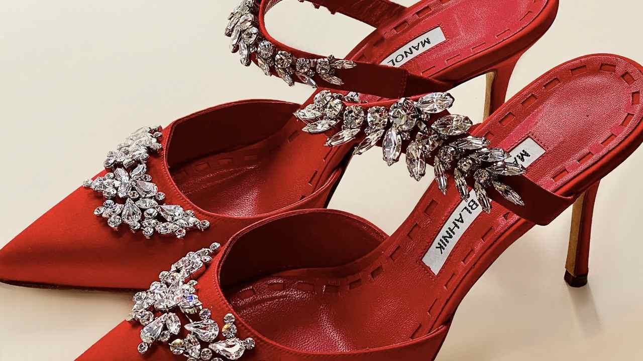Mule Manolo Blahnik. Clique na imagem e confira mais modelos da marca!