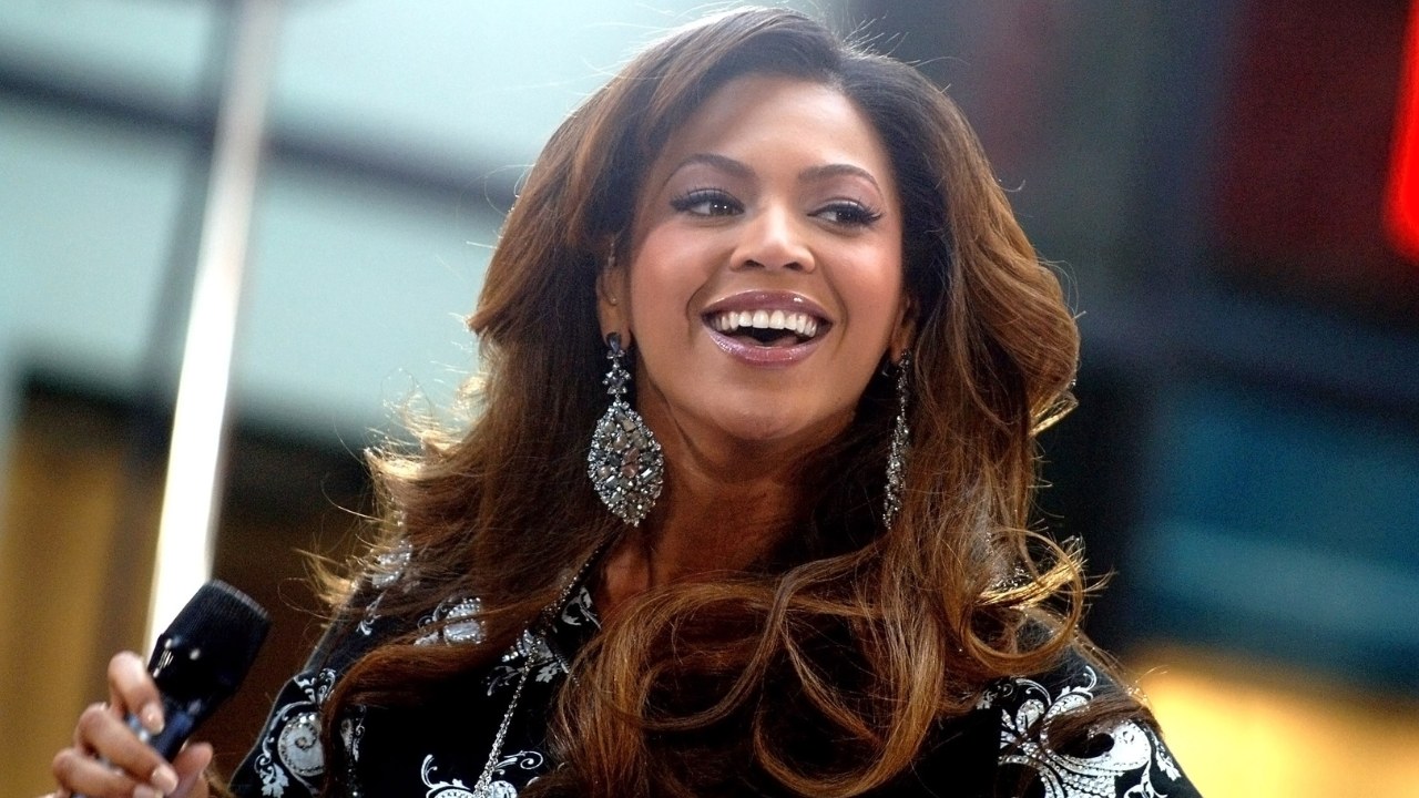 Beyoncé lança nova collab com a Balmain