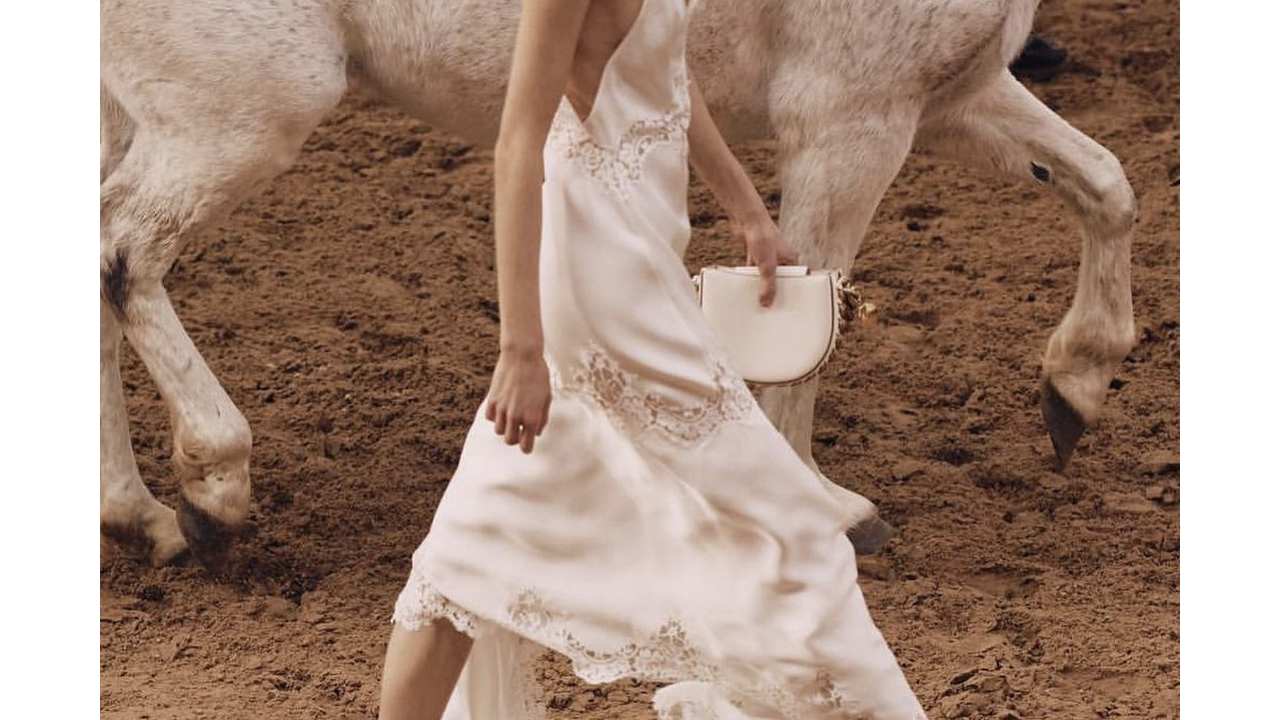 A nova Frayme Mylo na passarela. Clique na imagem e confira mais modelos de Stella McCartney! (Foto: Reprodução/Instagram @sofissticated_)