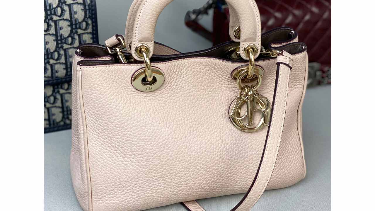 Bolsa Diorissimo Dior Clique na imagem e confira mais modelos da marca!