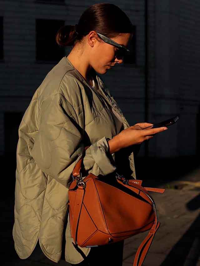 A Puzzle Bag da Loewe é uma das bolsas que estão em alta em 2023.