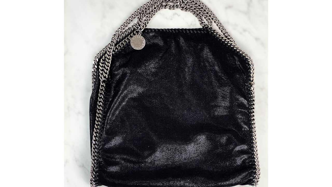 Bolsa Stella McCartney Falabella. Clique na imagem e confira peças similares!