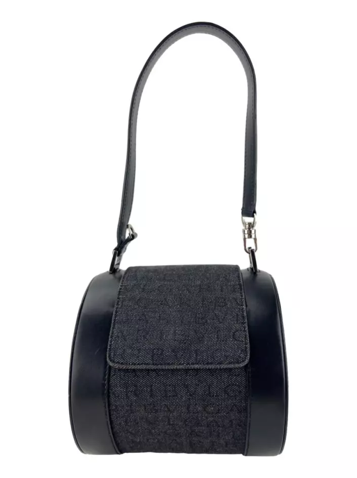 Uma das bolsas clássicas da marca Bulgari.