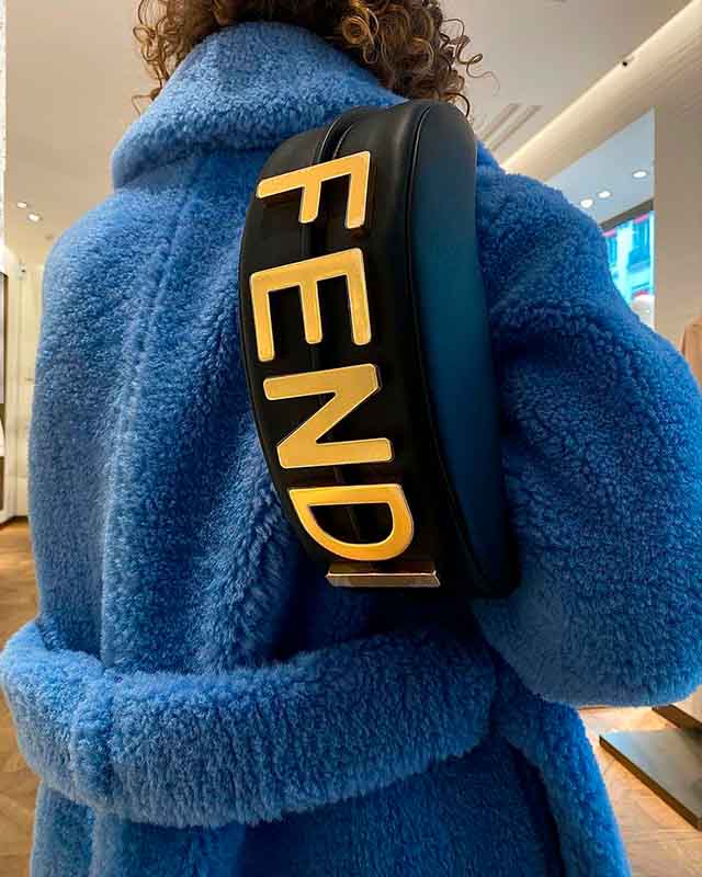 Bolsa Fendi preta é uma das bolsas pretas mais queridas do momento.