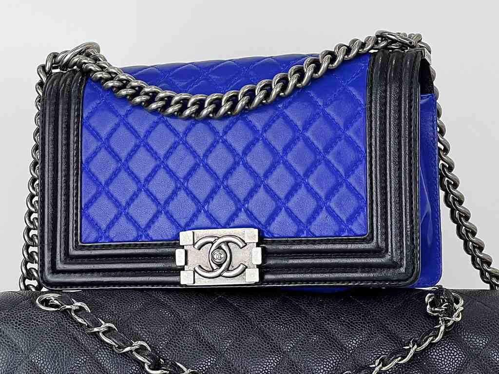 Uma chanel clássica é uma ótima opção para ser a sua primeira bolsa de luxo.