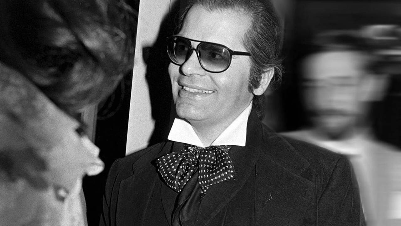 Karl Lagerfeld era misterioso quanto à seu ano de nascimento. Clique na imagem e confira criações do estilista! (Foto: Reprodução/Instagram @karllagerfeld)
