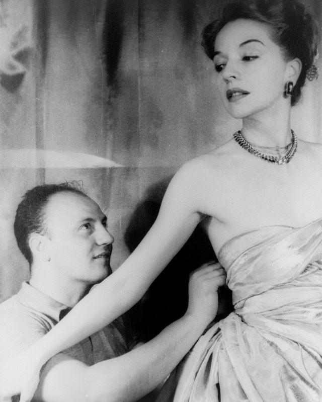 Pierre Balmain. Clique na imagem e confira peças da marca!
