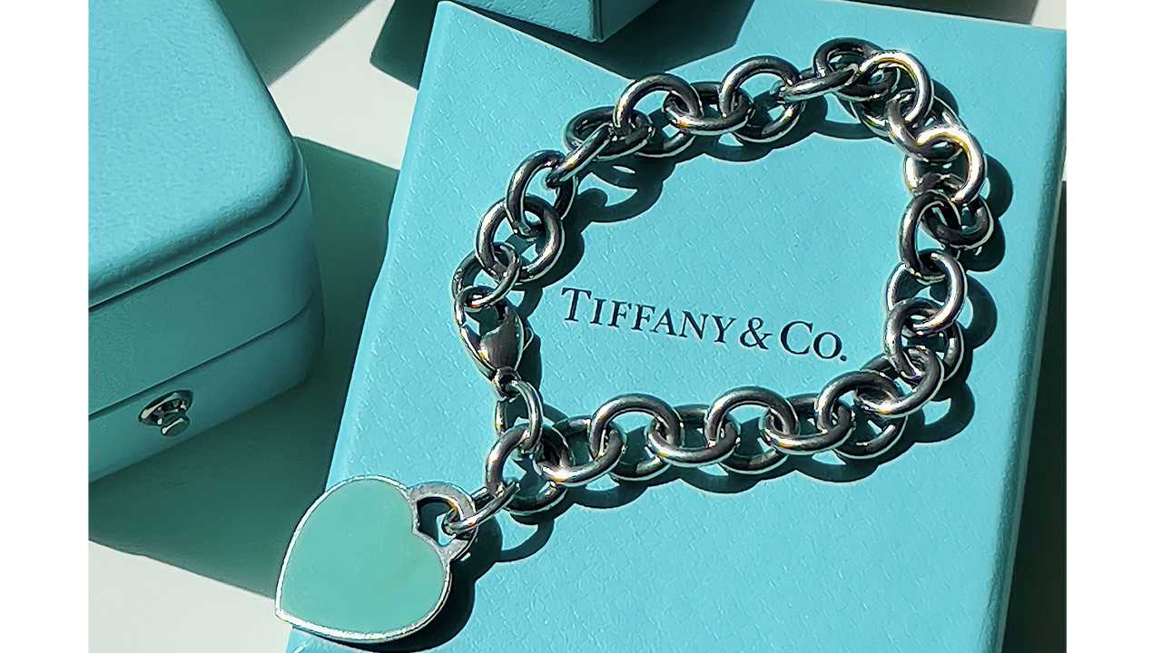 Pulseira Tiffany & Co. Clique na imagem e confira mais peças da marca!