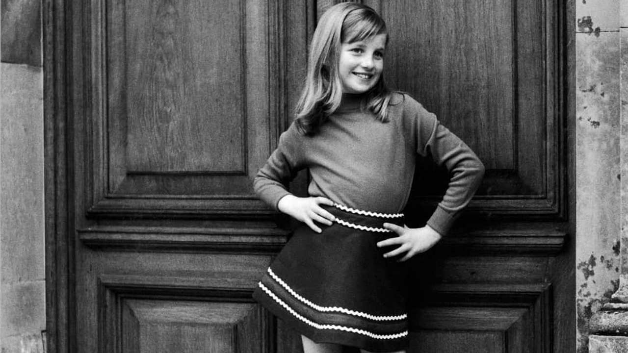 Lady Diana na infância. (Foto: Reprodução/Instagram @dianaforeverremembered)